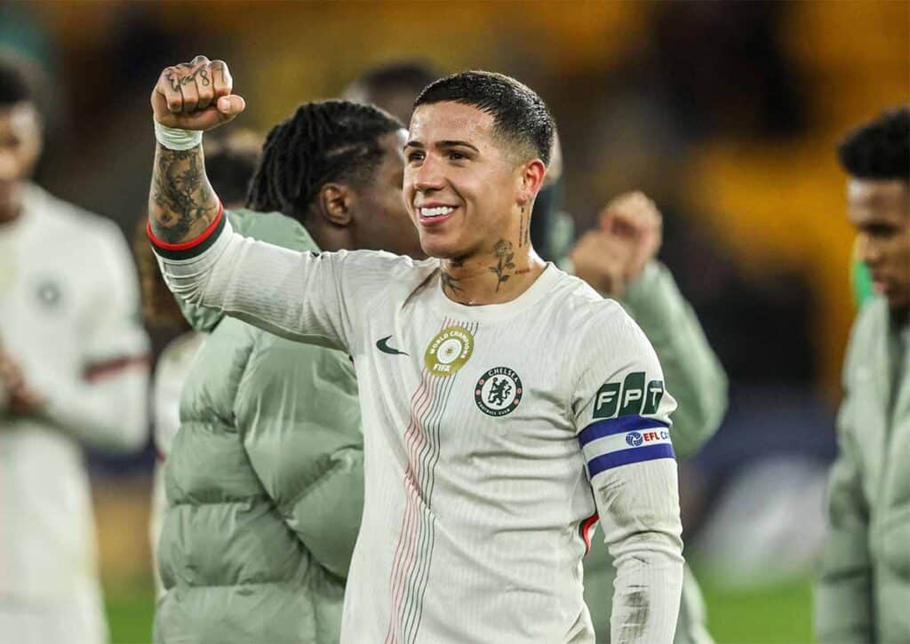 Schließt Chelsea (im Bild: Enzo Fernández) durch einen Sieg gegen Tottenham an die Tabellenspitze an? (© News Images LTD / Alamy Stock Photo) Tottenham Chelsea Tipp