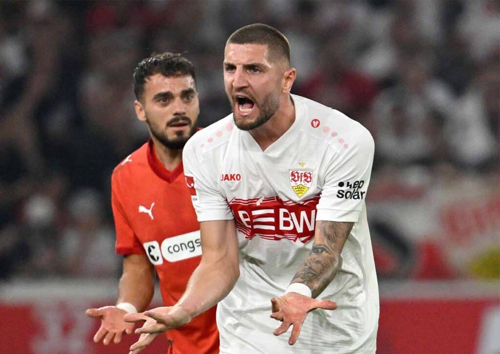 Besteht die Defensive des VfB Stuttgart (im Bild: Jeff Chabot) gegen Feyenoord Rotterdam den Härtetest? (© dpa picture alliance / Alamy Stock Photo) VfB Stuttgart Feyenoord Rotterdam Tipp