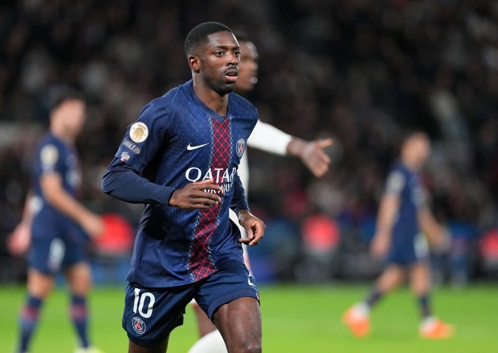 Laut der Champions League KI Prognose zum 4. Spieltag stehen die Chancen von PSG (im Bild: Ousmane Dembélé) auf einen Sieg gegen die Bayern sehr gut. (© Icon Sport / Alamy Stock Photo) BETSiE Champions League KI Prognose zum 4. Spieltag
