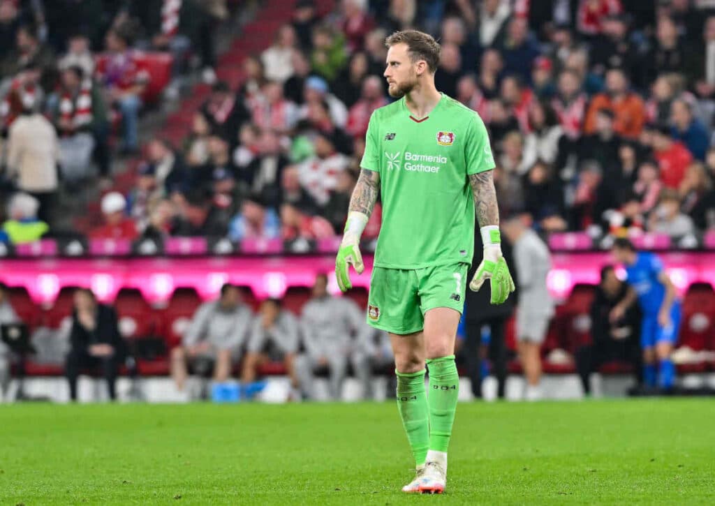 Leverkusen mit Keeper Mark Flekken muss bei einer Niederlage gegen Benfica Lissabon mehr denn je um die CL-Playoffs bangen.