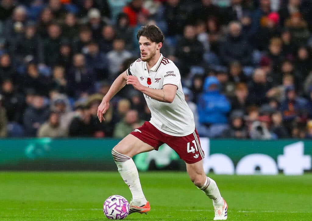 Kann Arsenal (im Bild: Declan Rice) den Erfolgslauf auch in der Champions League fortsetzen? (© Every Second Media/Alamy Live News) Slavia Prag vs. Arsenal Tipp