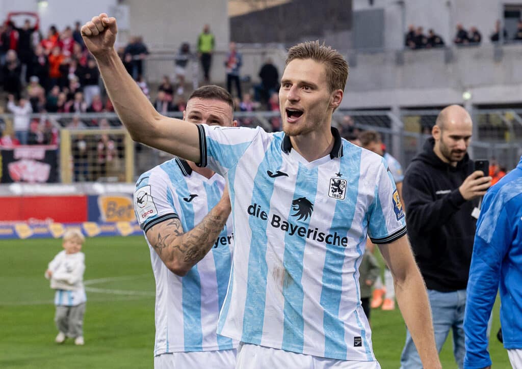 Kann 1860 München (im Bild: Siemen Voet) auswärts den Angriff von Regensburg abwehren und den zweiten Sieg in Folge feiern? (© dpa picture alliance / Alamy Live News) Regensburg vs. 1860 München Tipp