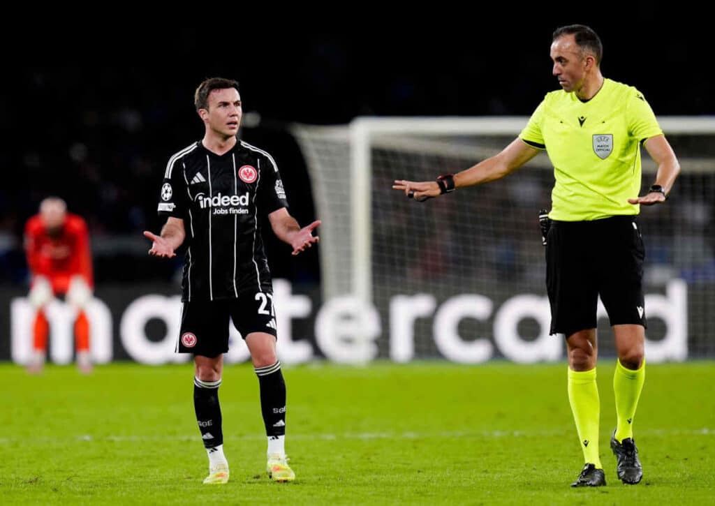 Landet Eintracht Frankfurt (im Bild: Mario Götze) zuhause gegen Atalanta Bergamo echte Big Points? (© Giuseppe Maffia/Alamy Live News) Landet Eintracht Frankfurt (im Bild: Mario Götze) zuhause gegen Atalanta Bergamo echte Big Points?