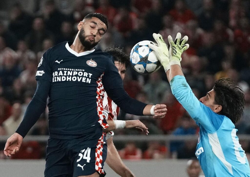 Drückt PSVs Ismael Saibari (links im Bild) dem Spitzenspiel bei AZ Alkmaar seinen Stempel auf? (© Associated Press / Alamy Stock Photo) Eredivisie 12. Spieltag 25/26 Wett-Tipps