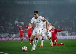 Kann Gladbach (im Bild: Kevin Diks) dem Sturm von RB Leipzig standhalten? (© Vitalii Kliuiev / Alamy Stock Photo) Gladbach RB Leipzig Tipp