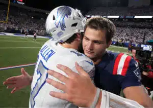 Entscheidet Drake Maye im direkten Duell mit den Bills und Josh Allen die Division zugunsten der Patriots? (© Associated Press/Alamy Live News) Entscheidet Drake Maye im direkten Duell mit den Bills und Josh Allen die Division zugunsten der Patriots?