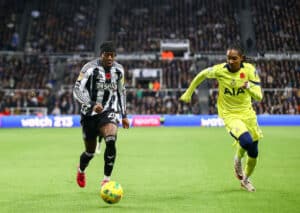 Gewinnt Newcastle (im Bild: Anthony Elanga) auf dem Weg zur Titelverteidigung auch gegen Fulham?