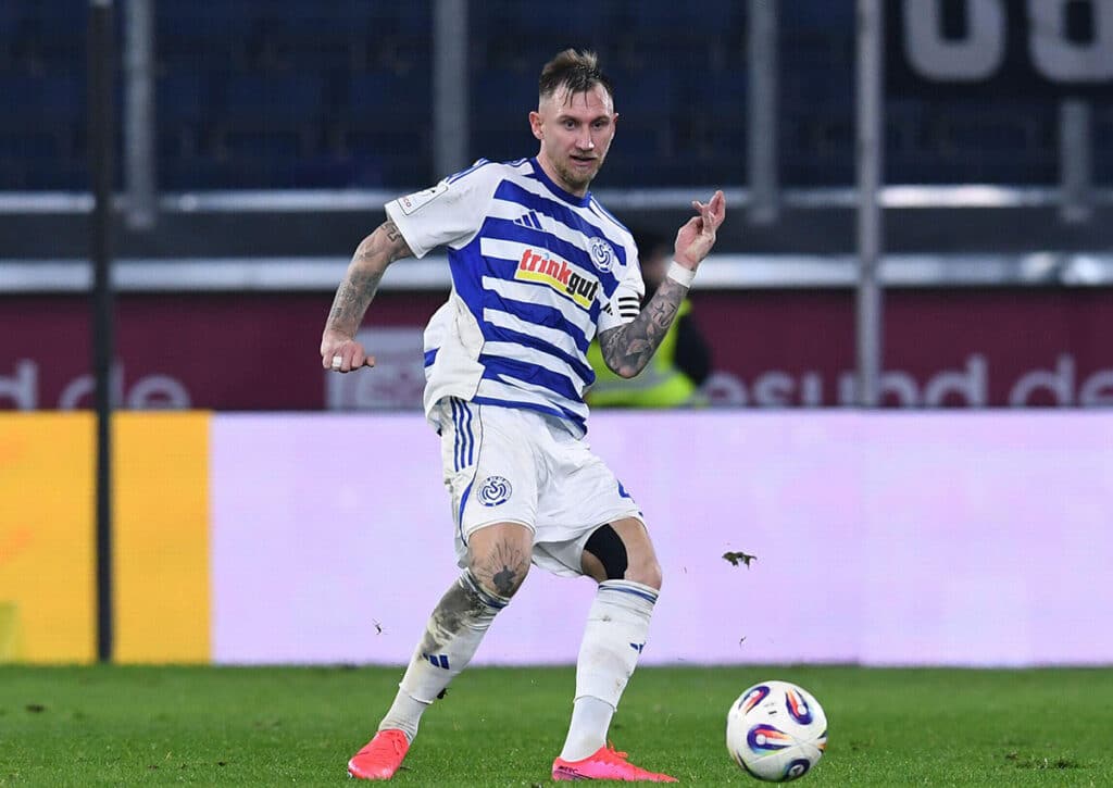 Kann sich der MSV Duisburg (im Bild: Alexander Hahn) im Spitzenspiel gegen Cottbus von der Konkurrenz absetzen? (© ddp media GmbH/Alamy Live News) 3. Liga 17. Spieltag Wett-Tipps