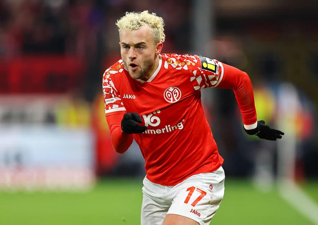 Wehrt sich Mainz (im Bild: Benedict Hollerbach) im Duell mit Gladbach gegen den drohenden Absturz? (© dpa picture alliance/Alamy Stock Photo) Bundesliga KI Prognose 13. Spieltag