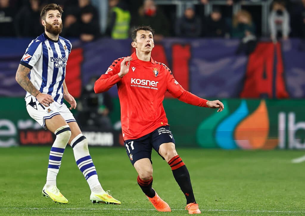 Kann sich Osasuna (im Bild: Ante Budimir) mit einem Sieg bei Levante von den Abstiegsrängen entfernen? (© Mutsu Kawamori/AFLO/Alamy Live News) Osasuna vs. Levante Tipp