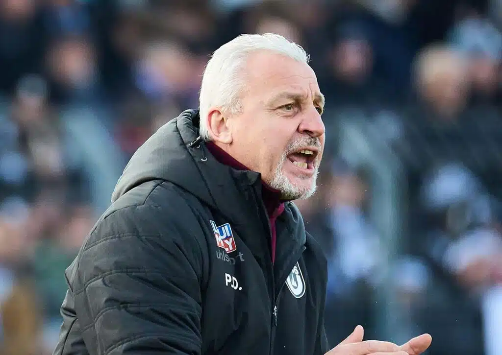 Sichert sich Ulm (im Bild: Trainer Dotchev) gegen Osnabrück den Heimsieg? (© dpa picture alliance / Alamy Stock Photo) Ulm Osnabrück Tipp