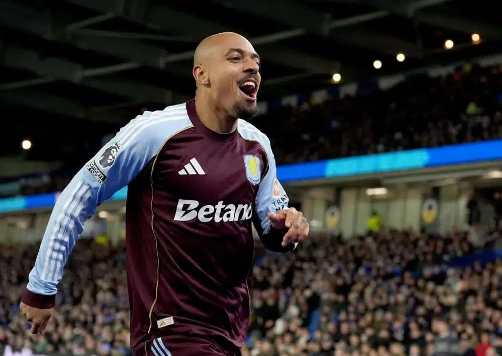 Muss sich der heimstarke FC Basel dem blenden aufgelegten Aston Villa FC (im Bild: Donyell Malen) geschlagen geben? (© PA Images / Alamy Stock Photo) FC Basel Aston Villa Tipp