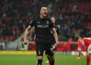 Setzt sich der Höhenflug von Gladbach (im Bild: Haris Tabakovic) auch gegen Wolfsburg weiter fort? (© Sipa US / Alamy Stock Photo) Gladbach Wolfsburg Tipp