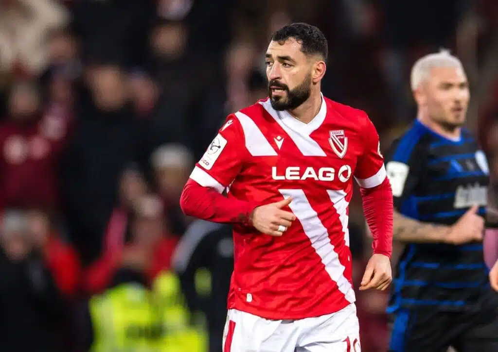 Behauptet Energie Cottbus (im Bild: Tolcay Cigerci) am 18. Spieltag der 3. Liga auswärts in Wiesbaden die Tabellenführung? (© dpa picture alliance / Alamy Stock Photo) 3. Liga 18. Spieltag 2025/26 Wett-Tipps