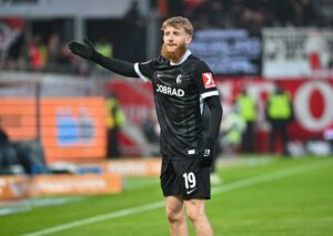 Sind in der Bundesliga am 14. Spieltag Außenseiter Tipps auf einen Heimsieg der Freiburger (im Bild: Niklas Beste) gegen den BVB eine gute Option? (© dpa picture alliance / Alamy Stock Photo) Bundesliga Außenseiter Tipps von Profis - 14. Spieltag 2025