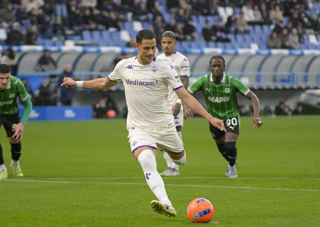 Setzt es für die Fiorentina (im Bild: Rolando Mandragor) in der Conference League den nächsten großen Dämpfer? (© Independent Photo Agency / Alamy Live News) Fiorentina vs. Dynamo Kiew Tipp