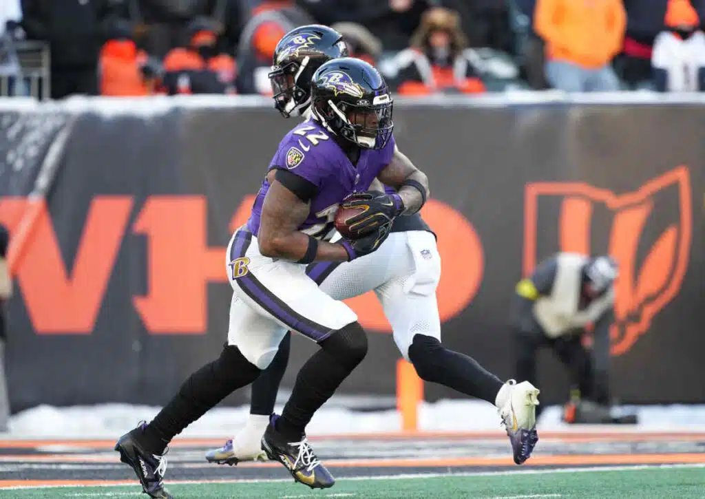 Wahren die formverbesserten Ravens mit Derricky Henry gegen die Patriots ihre Playoff-Chancen? (© Associated Press / Alamy Stock Photo) Wahren die formverbesserten Ravens mit Derricky Henry gegen die Patriots ihre Playoff-Chancen?