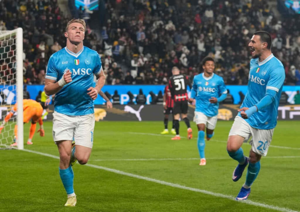 Nach dem Triumph in Saudi-Arabien: Gewinnt Neapel auch bei Cremonese? (© Associated Press / Alamy Stock Photo) Nach dem Triumph in Saudi-Arabien: Gewinnt Neapel auch bei Cremonese?