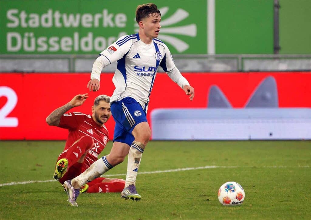 Ist Schalkes Becker diesmal aufzuhalten? (© norbert schmidt / Alamy Live News) 2. Bundesliga 17. Spieltag Tipps