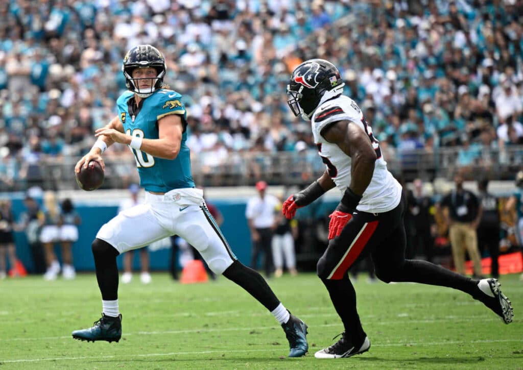 Tütet Trevor Lawrence mit seinen Jaguars gegen die Titans den Divisonssieg ein? (© Associated Press / Alamy Stock Photo) Tütet Trevor Lawrence mit seinen Jaguars gegen die Titans den Divisonssieg ein?