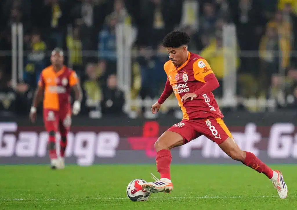 Behält Galatasaray (im Bild: Gabriel Sara) gegen den Tabellenvorletzten Kayserispor souverän die Oberhand? (© Ulrik Pedersen/CSM/Alamy Live News) Behält Galatasaray (im Bild: Gabriel Sara) gegen den Tabellenvorletzten Kayserispor souverän die Oberhand?