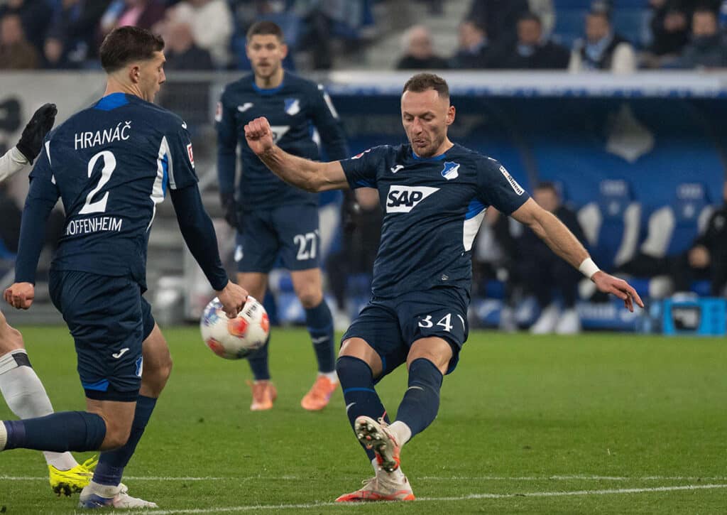 Wie präsentiert sich Hoffenheim (im Bild: Vladimir Coufal) beim ersten Bundesliga-Auftritt im Jahr 2026? (© dpa picture alliance archive/ Alamy Stock Photo) Hoffenheim vs. Gladbach Tipp