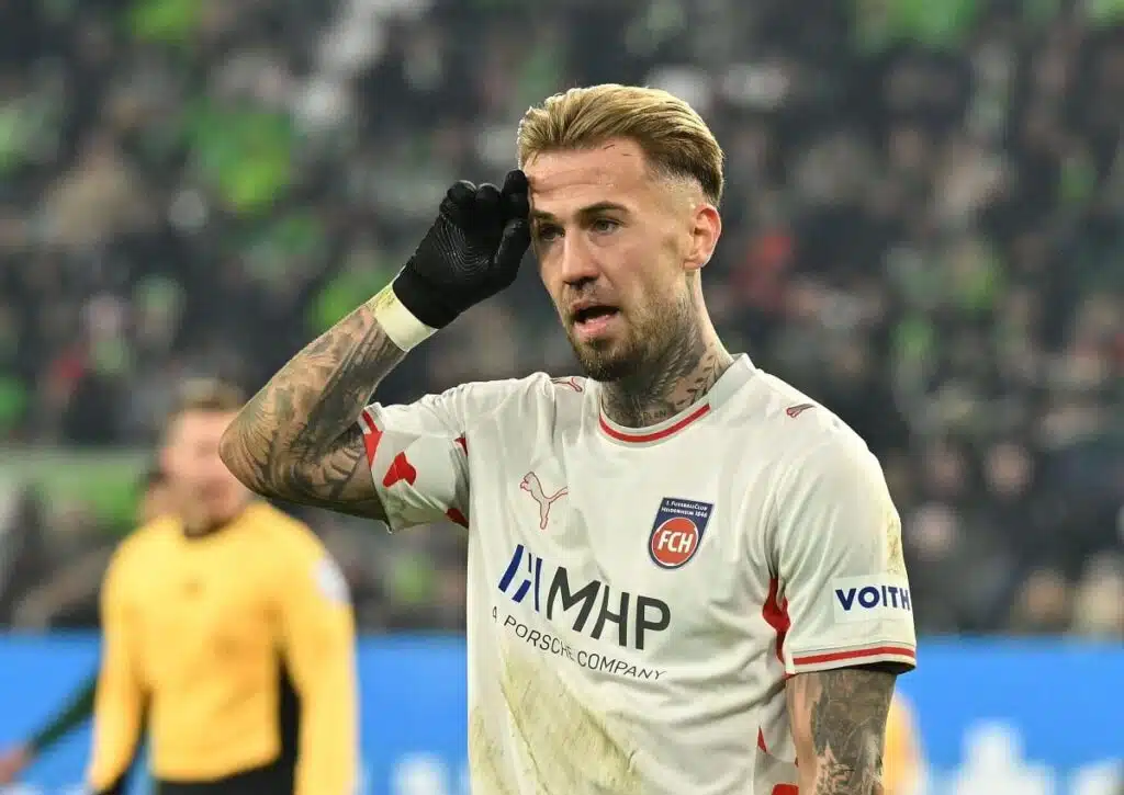 Muss sich Heidenheim (im Bild: Niklas Dorsch) RB Leipzig auf dem Schlossberg geschlagen geben? (© dpa picture alliance / Alamy Stock Photo) Heidenheim RB Leipzig Tipp