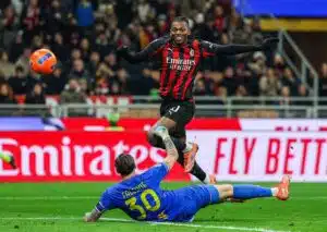 Setzt sich AC Milan (im Bild: Rafael Leao) in einem knappen Spiel gegen die AS Rom durch? (© Independent Photo Agency Srl / Alamy Stock Photo) AS Rom AC Milan Tipp