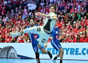Erfüllt sich Deutschland (im Bild: Julian Köster) bei der Handball-EM den Traum vom Finaleinzug? (© dpa picture alliance / Alamy Live News) Deutschland vs. Kroatien Tipp