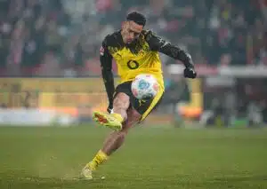 Erreicht der BVB (im Bild: Nmecha) doch noch das vorzeitige Achtelfinale? (©Cal Sport Media / Alamy Stock Photo) CL 8. Spieltag KI Prognose