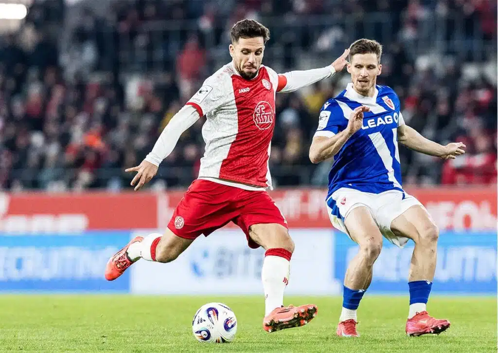 Sorgt Arslan für einen goldenen Dreier im Spitzenspiel? (© dpa picture alliance archive / Alamy Stock Photo) Essen Wiesbaden Tipp