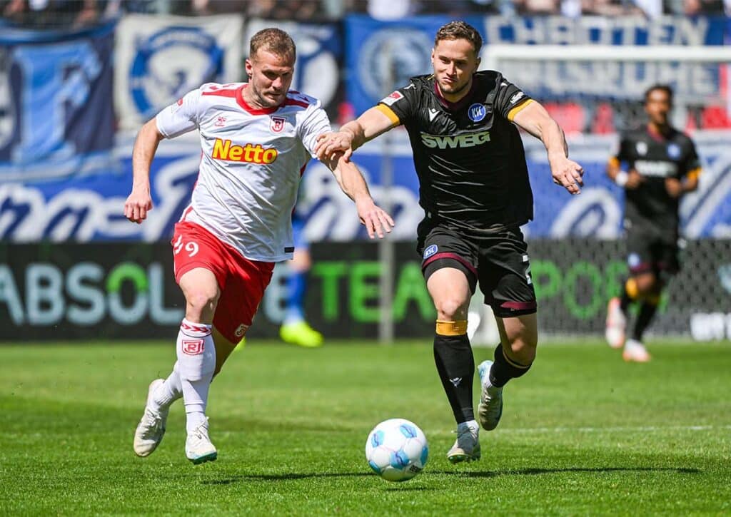 Triumphiert der Jahn (im Bild: Hottmann) im bayrischen Duell gegen die Schanzer? (© dpa picture alliance / Alamy Stock Photo) Regensburg Ingolstadt Tipp