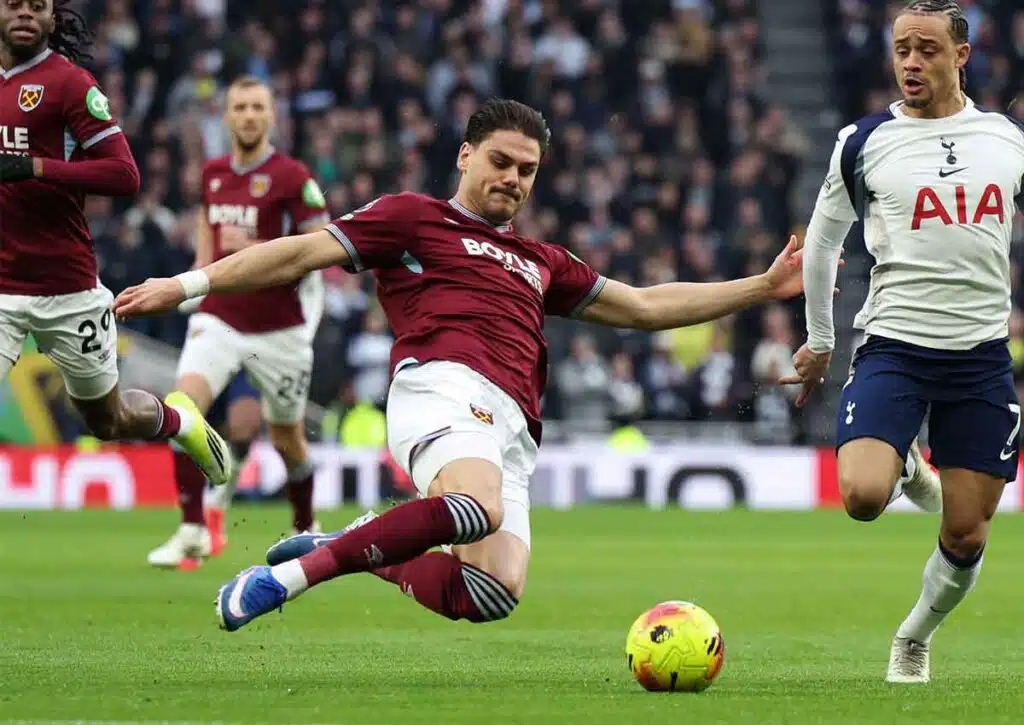 Bringt die Defensive von West Ham (im Bild: Konstantinos Mavropanos) Liverpool zur Verzweiflung? (© Every Second Media / Alamy Stock Photo) Liverpool West Ham Tipp