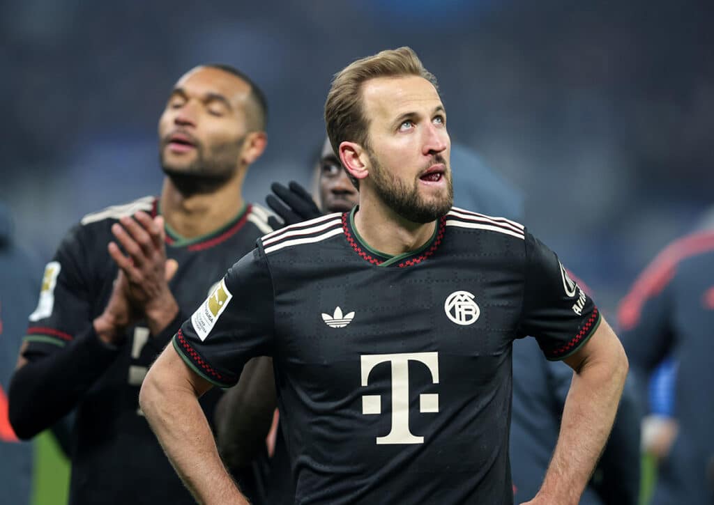 Kann der FC Bayern (im Bild: Harry Kane) nach zwei Spielen ohne Sieg endlich wieder zurückschlagen? (© diebilderwelt / Alamy Stock Photo) Bundesliga Außenseiter Tipps 21. Spieltag 2025/26