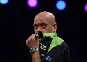 Muss sich Michael van Gerwen (im Bild) gegen Gerwyn Price bei seinem Comeback direkt in Runde eins verabschieden? (© Action Plus Sports Images / Alamy Stock Photo) Michael van Gerwen Gerwyn Price Tipp