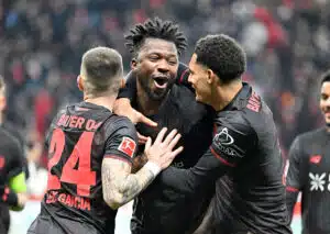 Hat Bayer Leverkusen (im Bild: Edmond Tapsoba) schon in Griechenland Grund zum Jubeln? (© kolvenbach / Alamy Stock Photo) Olympiakos Piräus vs. Leverkusen Tipp