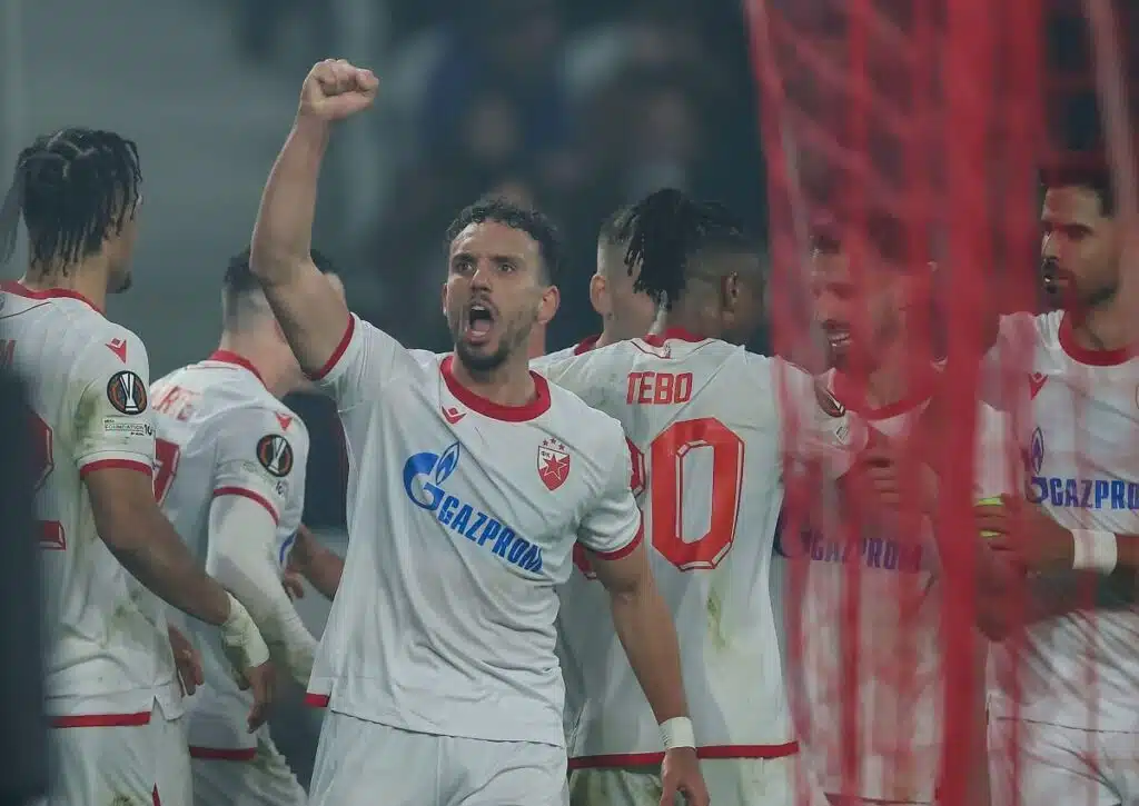 Nach dem 1:0 aus dem Hinspiel und dem 3:0 im Derby gegen Partizan am Wochenende: Lässt Roter Stern Belgrad auf dem Weg ins EL-Achtelfinale nichts mehr anbrennen? (© Pedja Milosavljevic / Alamy Stock Photo) Europa League Favoriten Tipps Rückspiele Playoffs 2025/26