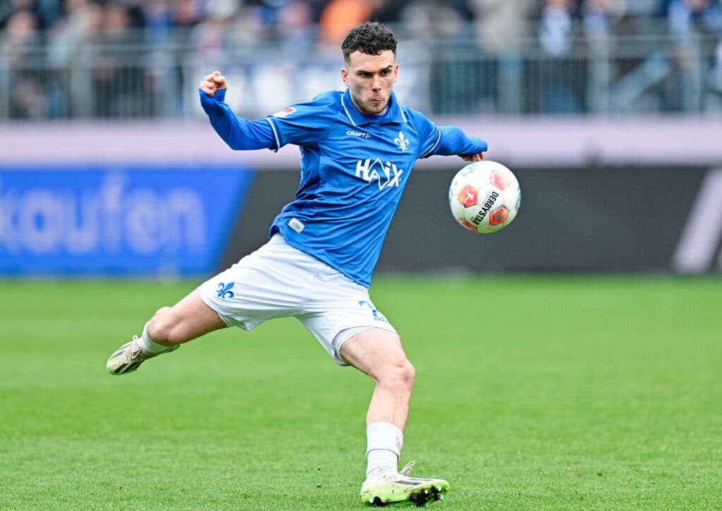 Bringt Darmstadt (im Bild: Sergio Lopez) mal wieder drei Punkte von der Auswärtsreise mit? (© dpa picture alliance / Alamy Live News) Dresden vs. Darmstadt Tipp