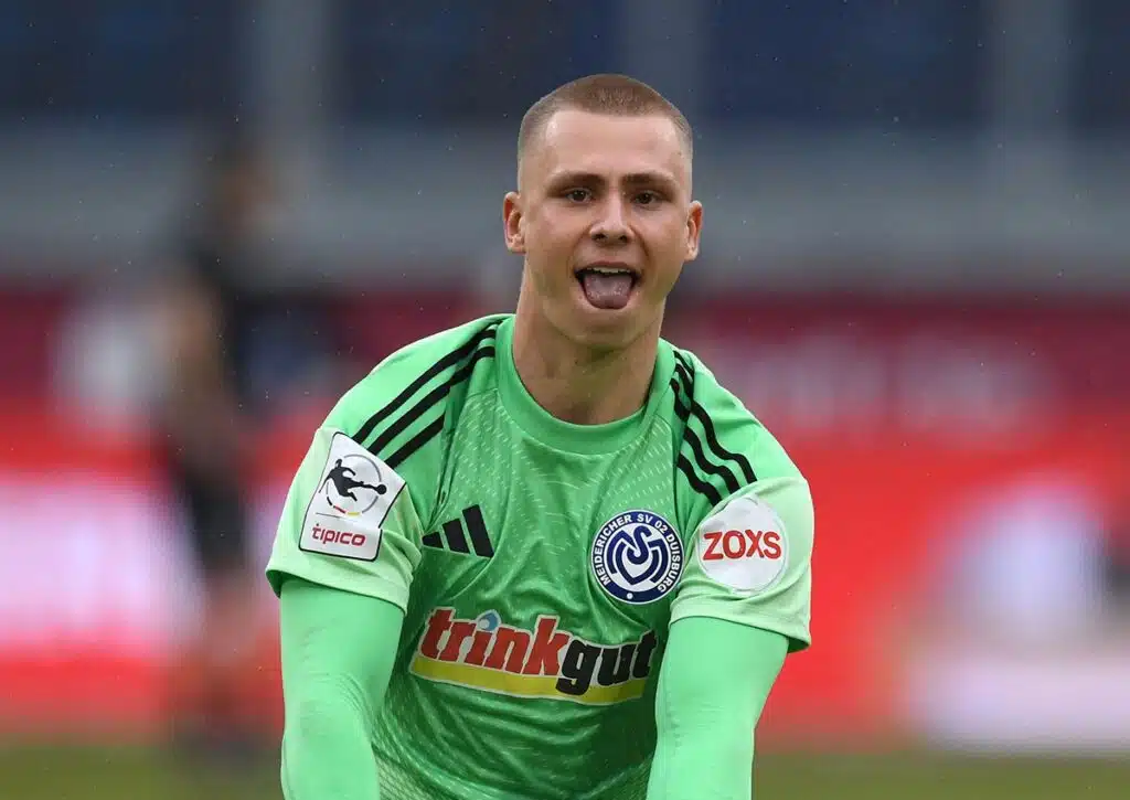 Muss Keeper Braune (Duisburg) gegen den TSV Havelse auch bei einem Sieg hinter sich greifen? (© dpa picture alliance archive / Alamy Stock Photo) Duisburg TSV Havelse Tipp