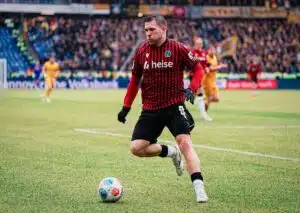 Entführt Hannover (im Bild: Benjamin Källman) auswärts bei Arminia Bielefeld drei wichtige Punkte im Aufstiegskampf? (© dpa picture alliance archive / Alamy Stock Photo) Bielefeld Hannover Tipp