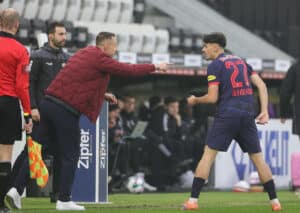 Kann RB Salzburg unter Neo-Trainer Daniel Beichler (im Bild mit Kerim Alajbegovic) den Aufwärtstrend nutzen? (© APA-PictureDesk / Alamy Live News) Bundesliga Österreich 21. Spieltag Wett-Tipps