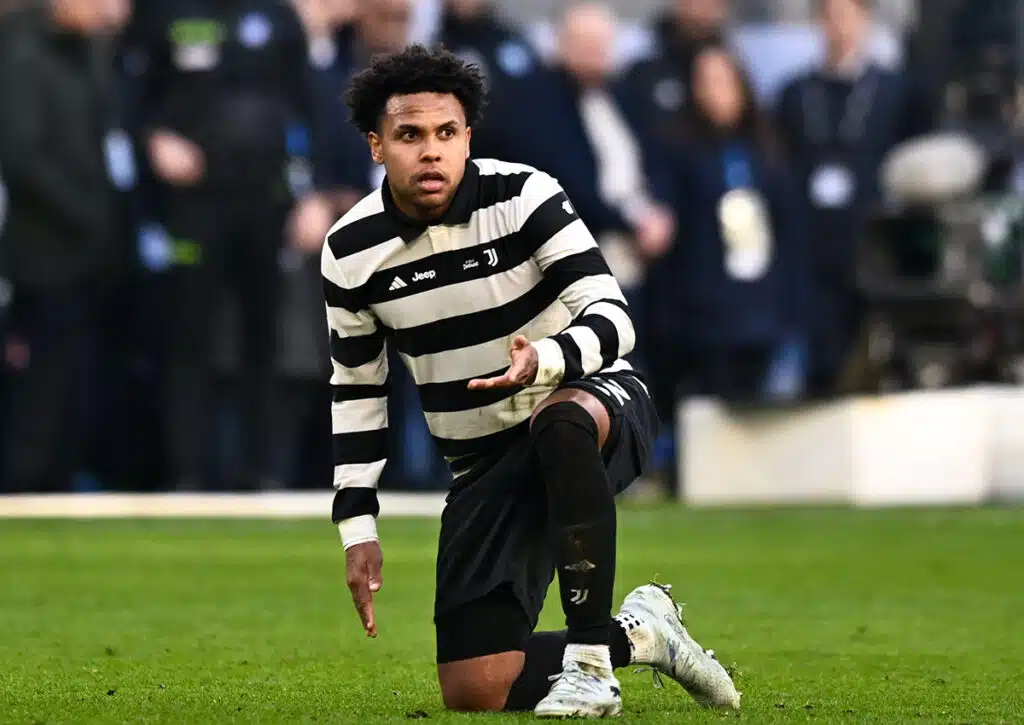 Wird der Abstand von Juventus Turin (im Bild: Weston McKennie) zu den CL-Plätzen nach dem Duell mit AS Rom noch größer? (© BSR Agency/Alamy Live News) Serie A 27. Spieltag Wett-Tipps