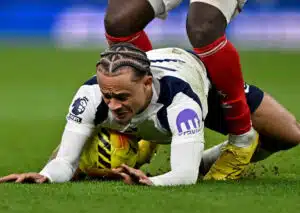 Hält Tottenham (im Bild: Xavi Simons) dem Druck stand und distanziert sich von den Abstiegsrängen? (© MARTIN DALTON/Alamy Live News) Fulham vs. Tottenham Tipp