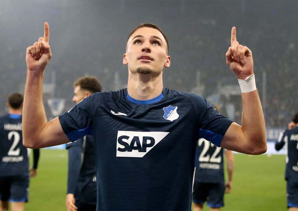 Jubelt Lemperle auch gegen die Bayern? (© dpa picture alliance archive / Alamy Live News) Bundesliga KI Prognose 21. Spieltag