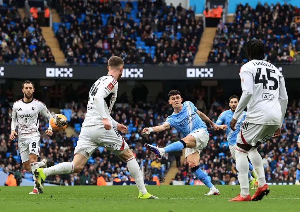 Schießt Foden Manchester City nah an Spitzenreiter Arsenal heran? (© Action Plus Sports Images / Alamy Stock Photo) Manchester City Newcastle Tipp