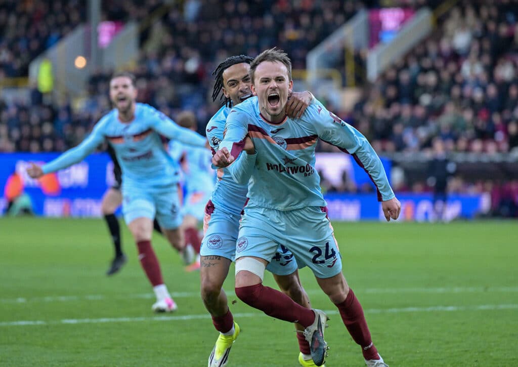 Kann Brentford (im Bild: Mikkel Damsgaard) mit einem Sieg gegen Bournemouth noch mehr Druck auf die Top 5 machen? (© Action Plus Sports Images / Alamy Live News) Bournemouth vs. Brentford Tipp