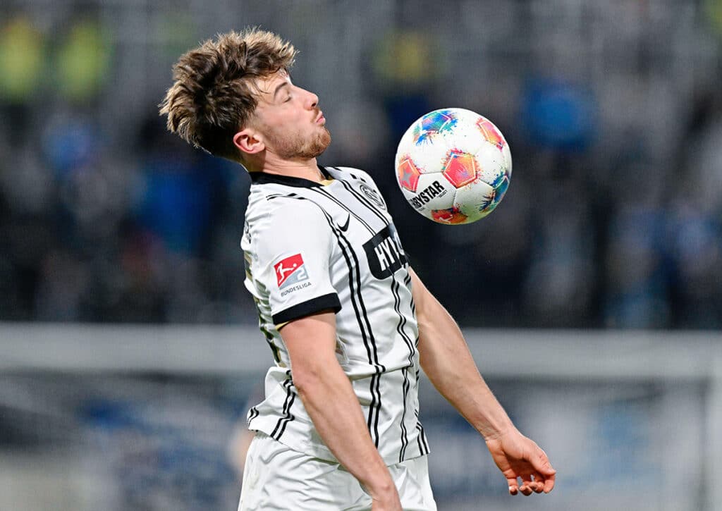 Endet Fürths Aufwärtstrend gegen den Aufstiegskandidaten aus Elversberg (im Bild: Lukas Petkov)? (© dpa picture alliance / Alamy Live News) Fürth vs. Elversberg Tipp