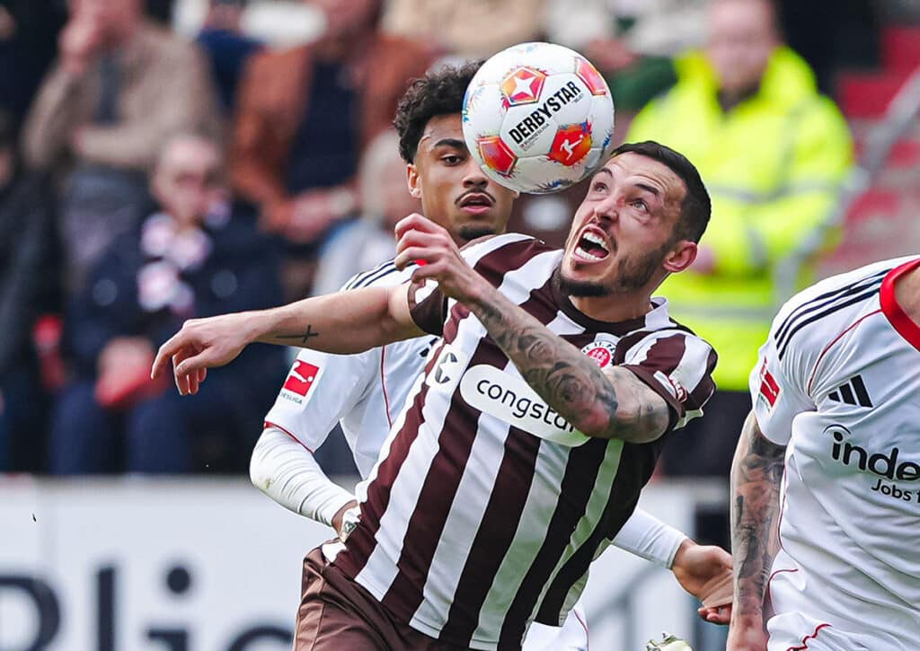Bleibt St. Pauli (im Bild: Mathias Pereira Lage) zum fünften Mal in den letzten sechs Pflichtspielen ungeschlagen? (© Eibner-Pressefoto/Marcel von Fehrn/Alamy Stock Photo) Gladbach vs. St. Pauli Tipp