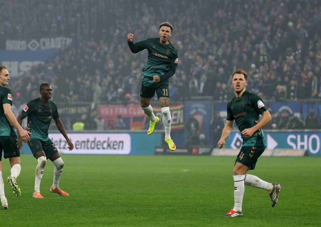 Kann Werder Bremen (im Bild: Justin Njinmah) durch einen Sieg gegen den HSV im Nordderby mit dem Rivalen gleichziehen? (© dpa picture alliance / Alamy Stock Photo) Werder Bremen HSV Tipp
