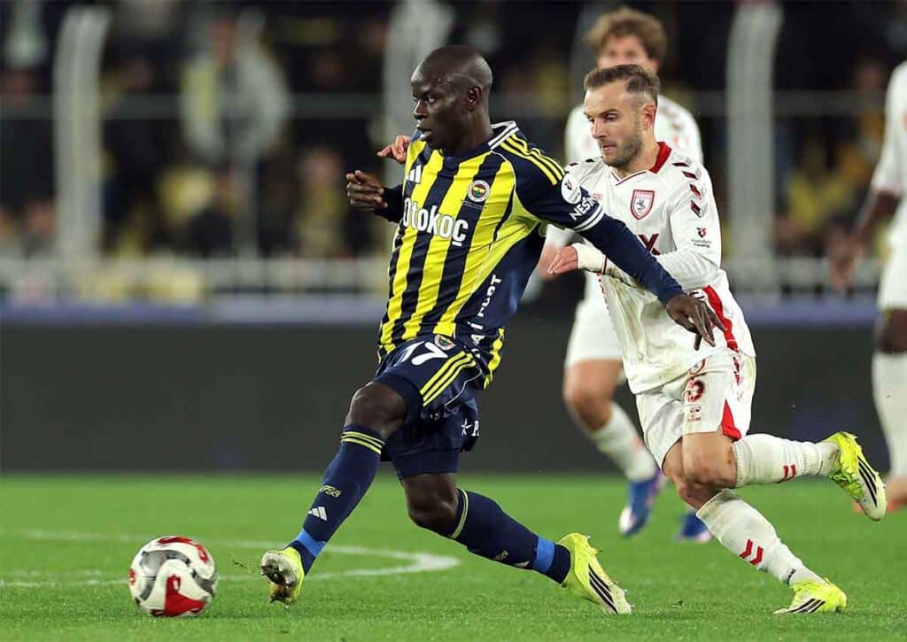Verkürzt Fenerbahce (im Bild: N'Golo Kante) den Abstand auf Galatasaray? (© BSR Agency / Alamy Stock Photo) Galatasaray Fenerbahce Tipp